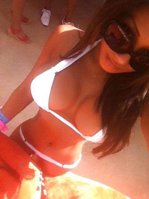 25P Amateur Bikini Babes
