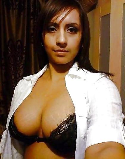 9P Busty Indian Girl