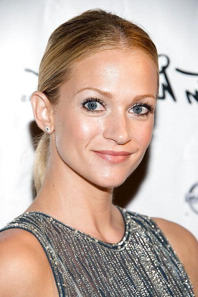 25P AJ Cook is a heart breaker and a hardon maker.
