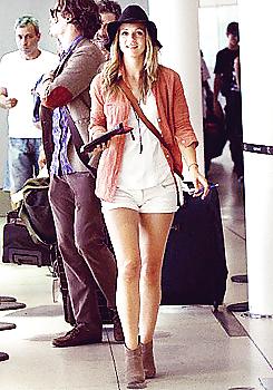 25P AJ Cook is a heart breaker and a hardon maker.