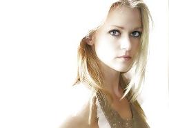 25P AJ Cook is a heart breaker and a hardon maker.
