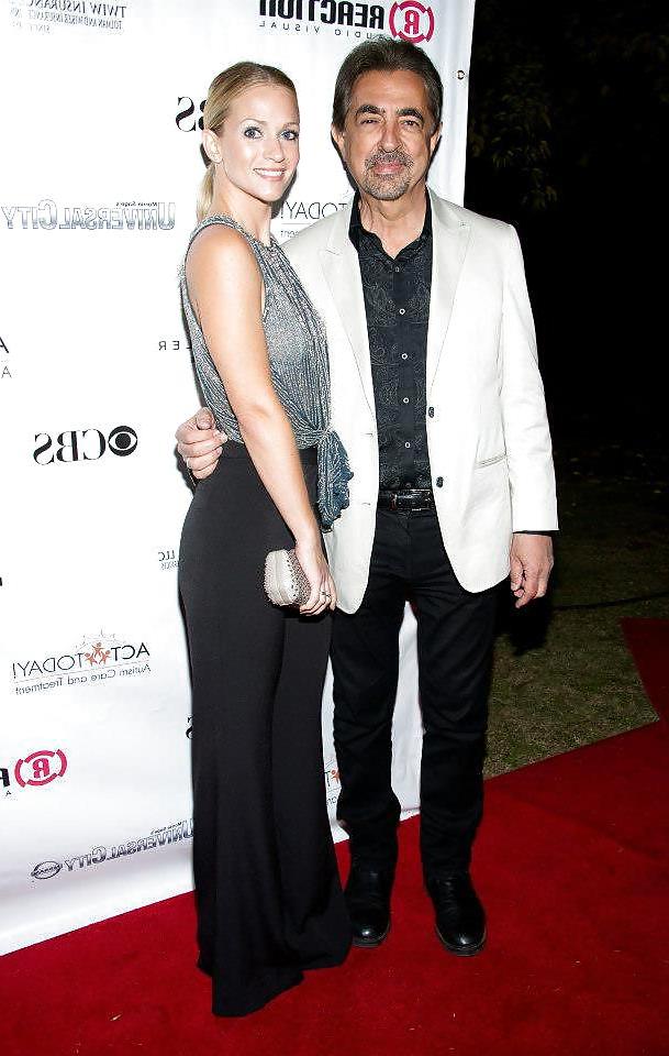25P AJ Cook is a heart breaker and a hardon maker.