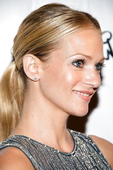 25P AJ Cook is a heart breaker and a hardon maker.