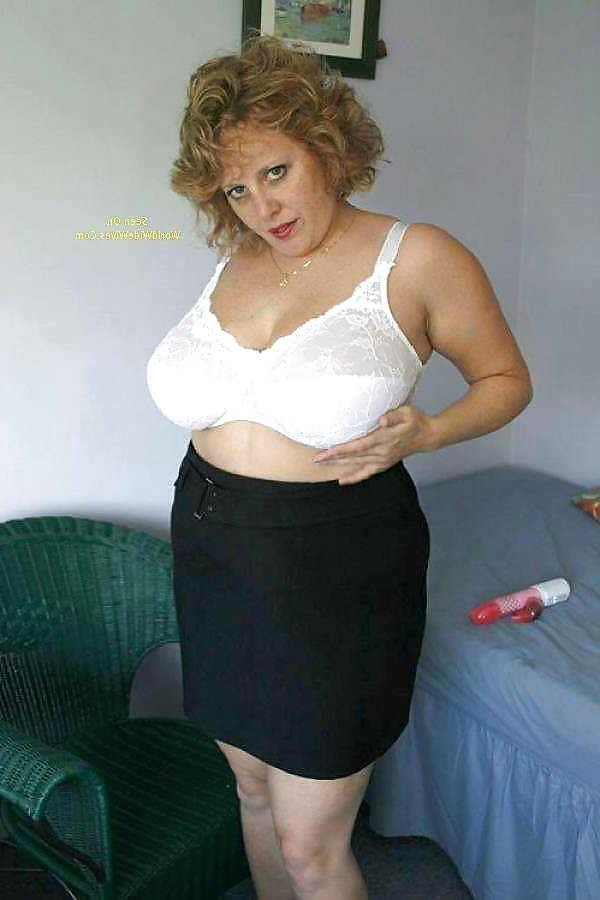 25P Big bras on mature women 3