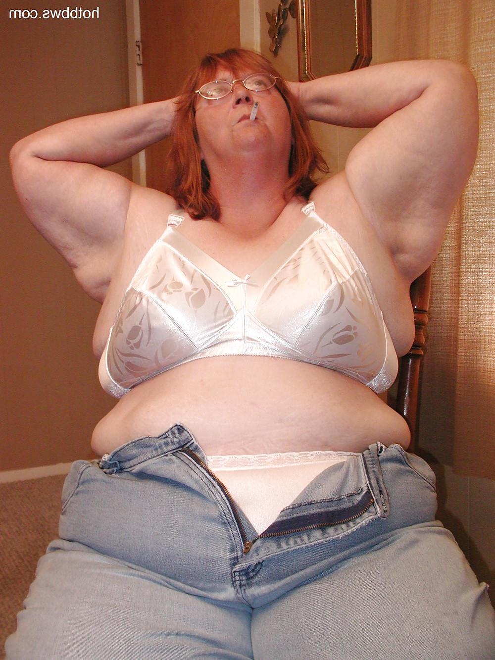 25P Big bras on mature women 3