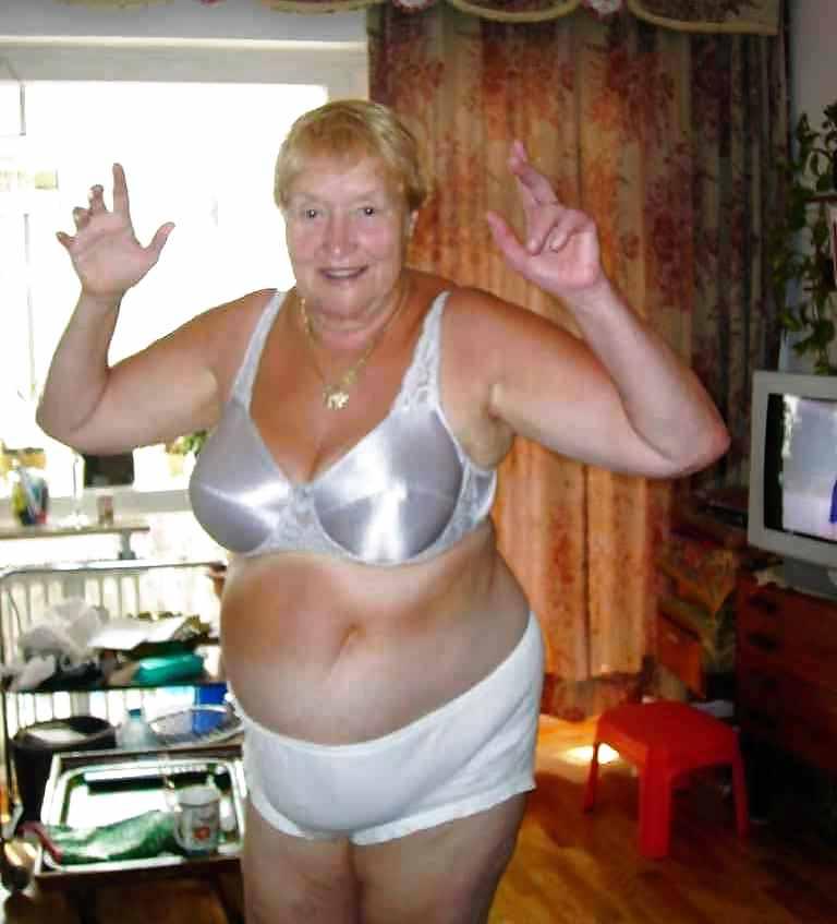 25P Big bras on mature women 3