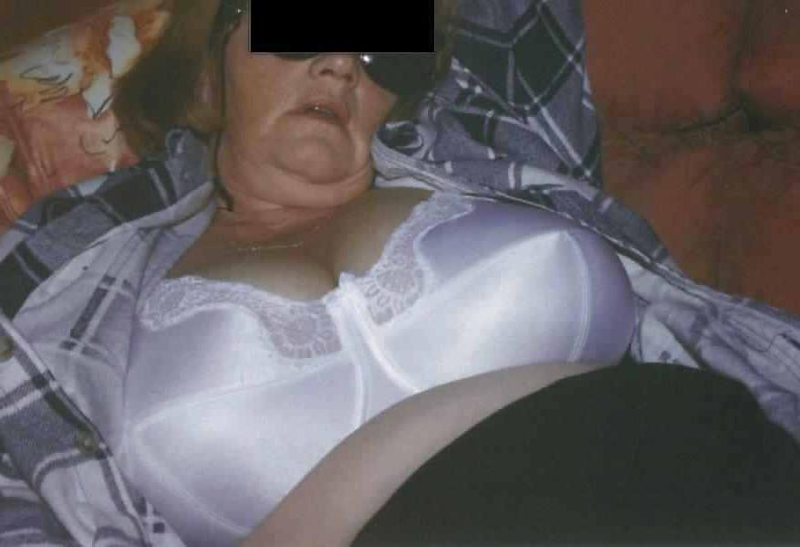 25P Big bras on mature women 3