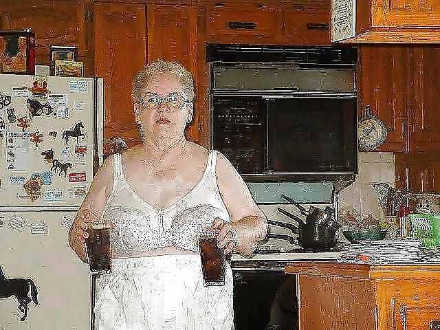 25P Big bras on mature women 3