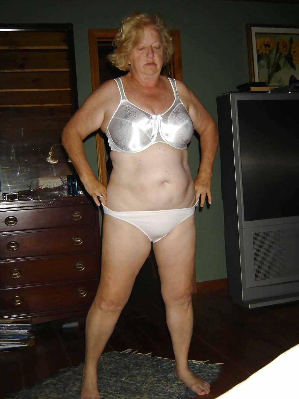 25P Big bras on mature women 3