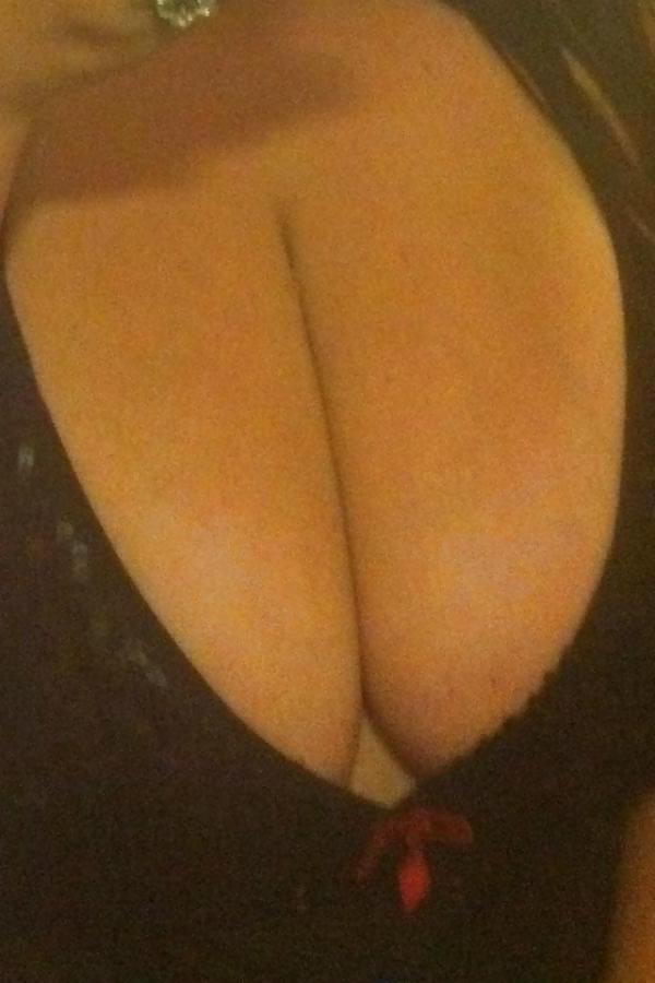 25P Huge Tits, Tight Tops 51