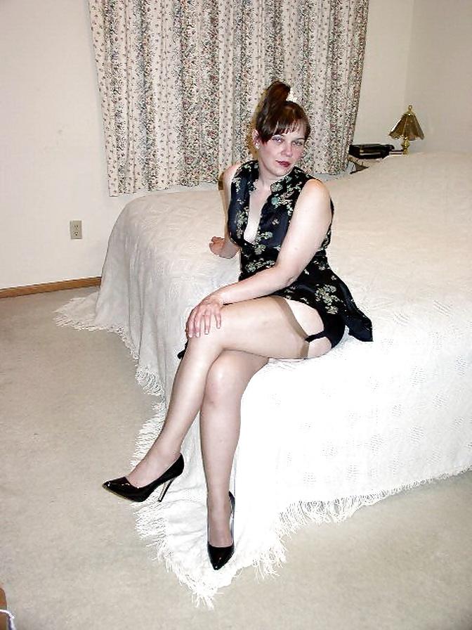 25P Amateur wife Pam stockings heels fur