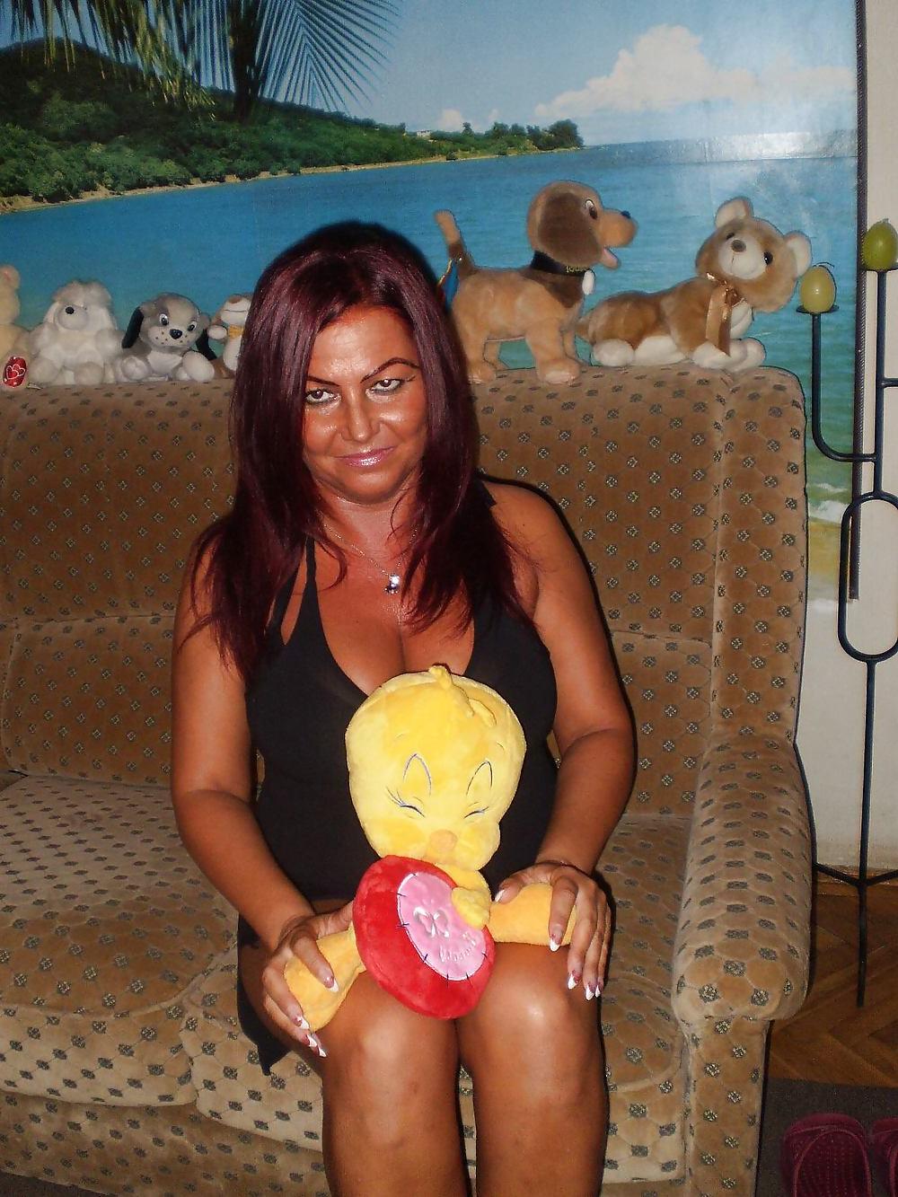 25P Sexy milf twins (no nude!)