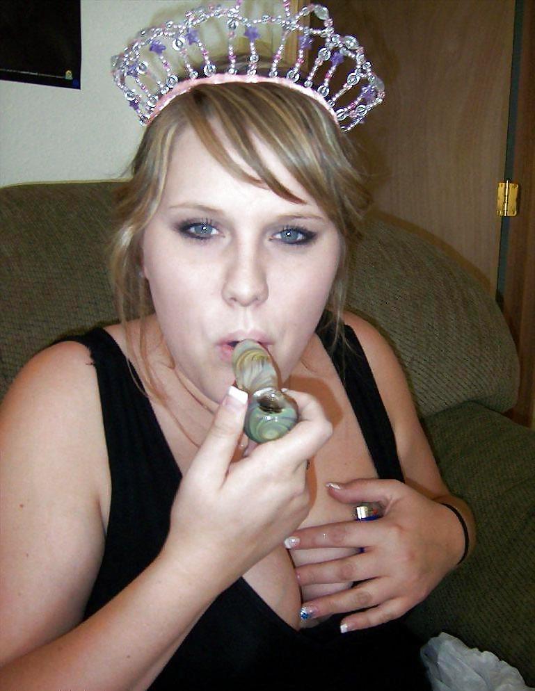 25P Bong smoking Girls