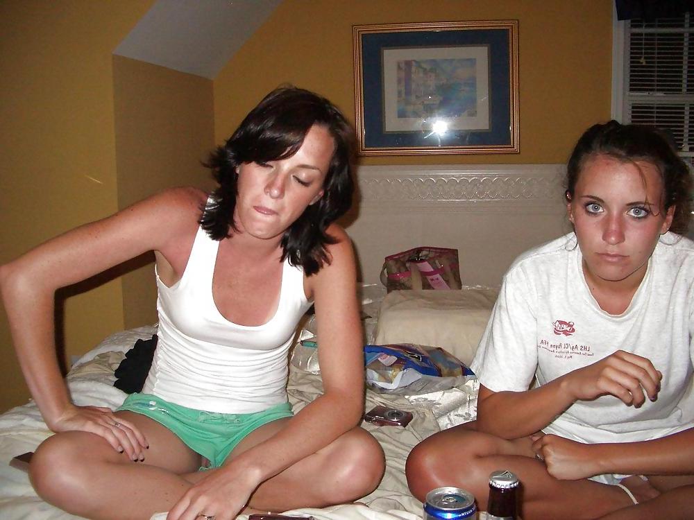 25P Upskirt babes more fanny flashers :)