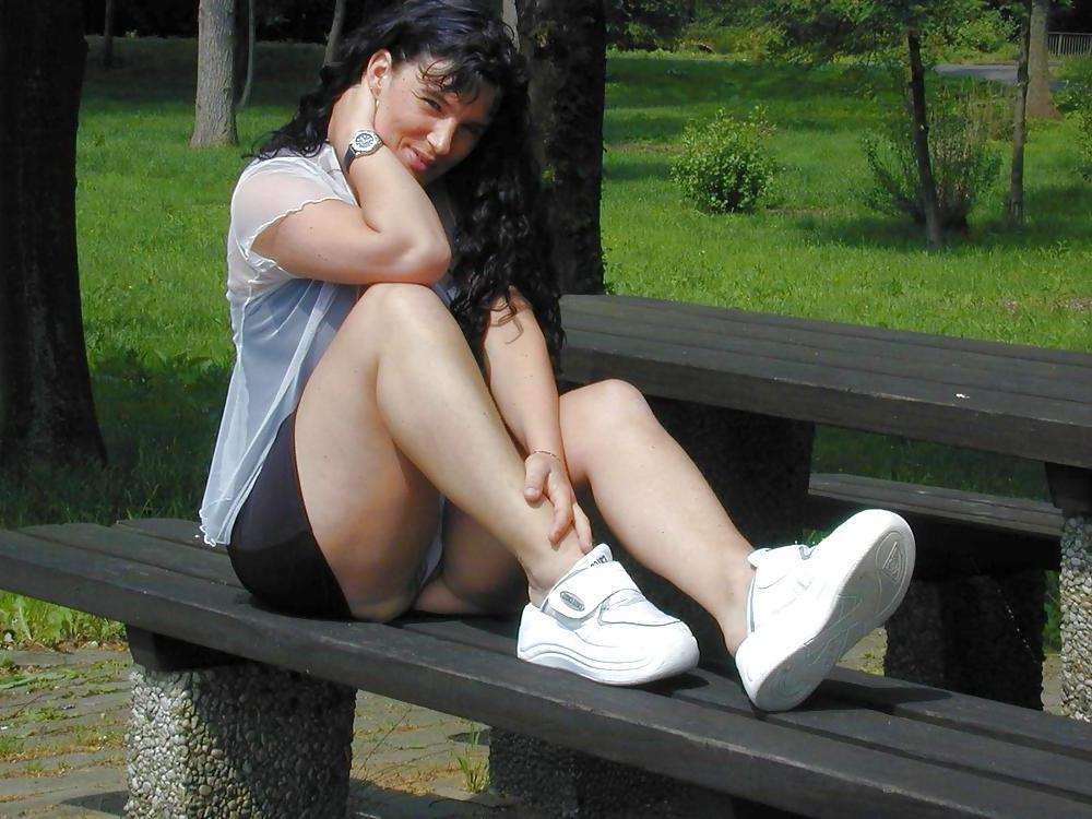 25P Upskirt babes more fanny flashers :)