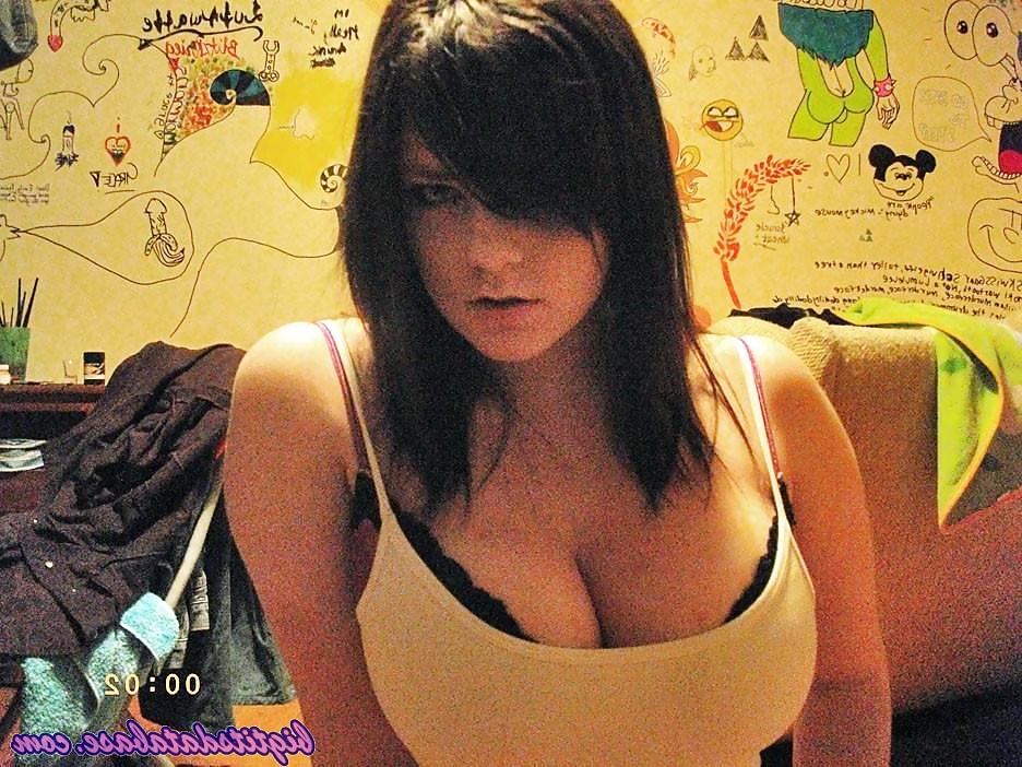 25P Sexy Busty Babes