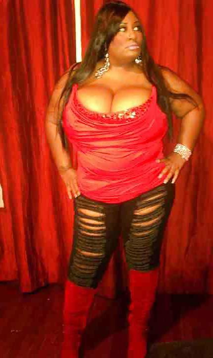25P Sexy huge tits friends 