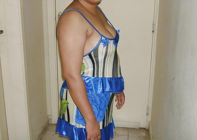 22P Mature indian aunty boobshow