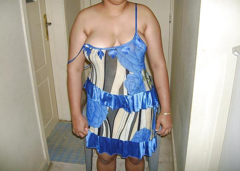 22P Mature indian aunty boobshow