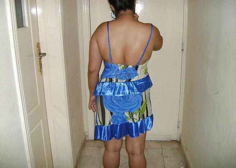 22P Mature indian aunty boobshow