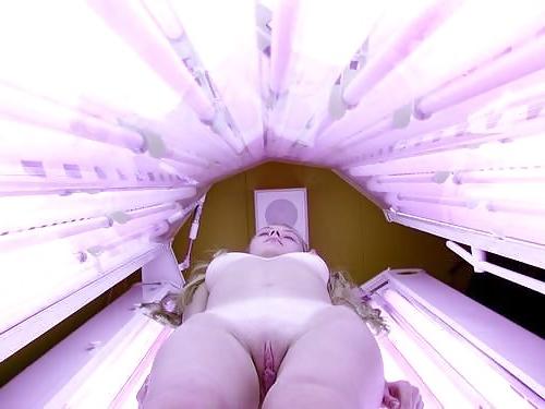 22P Solarium babe's