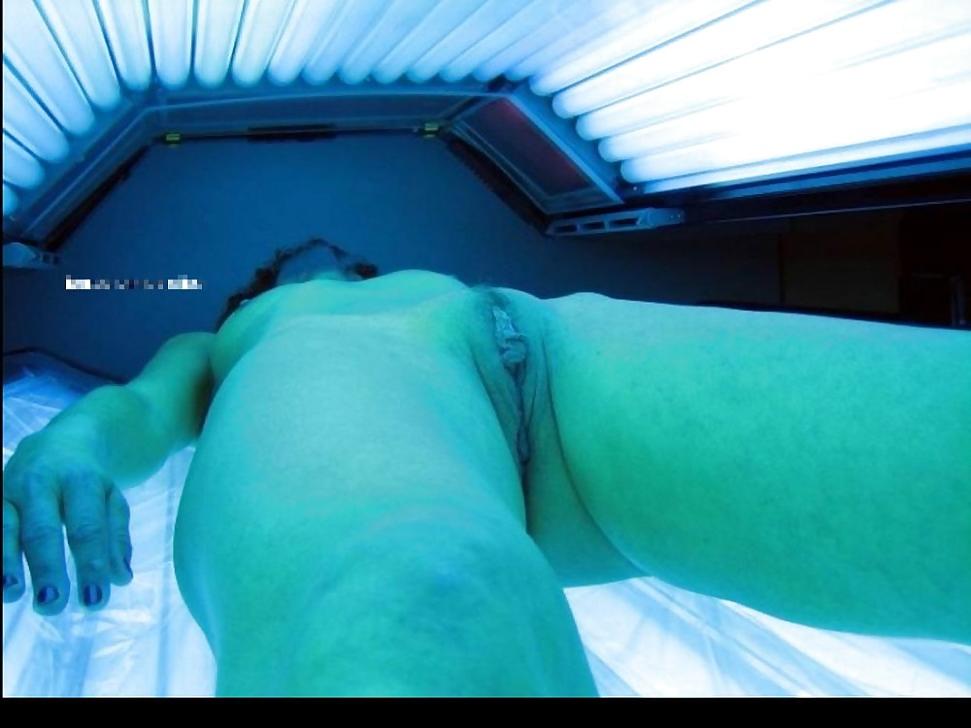 22P Solarium babe's