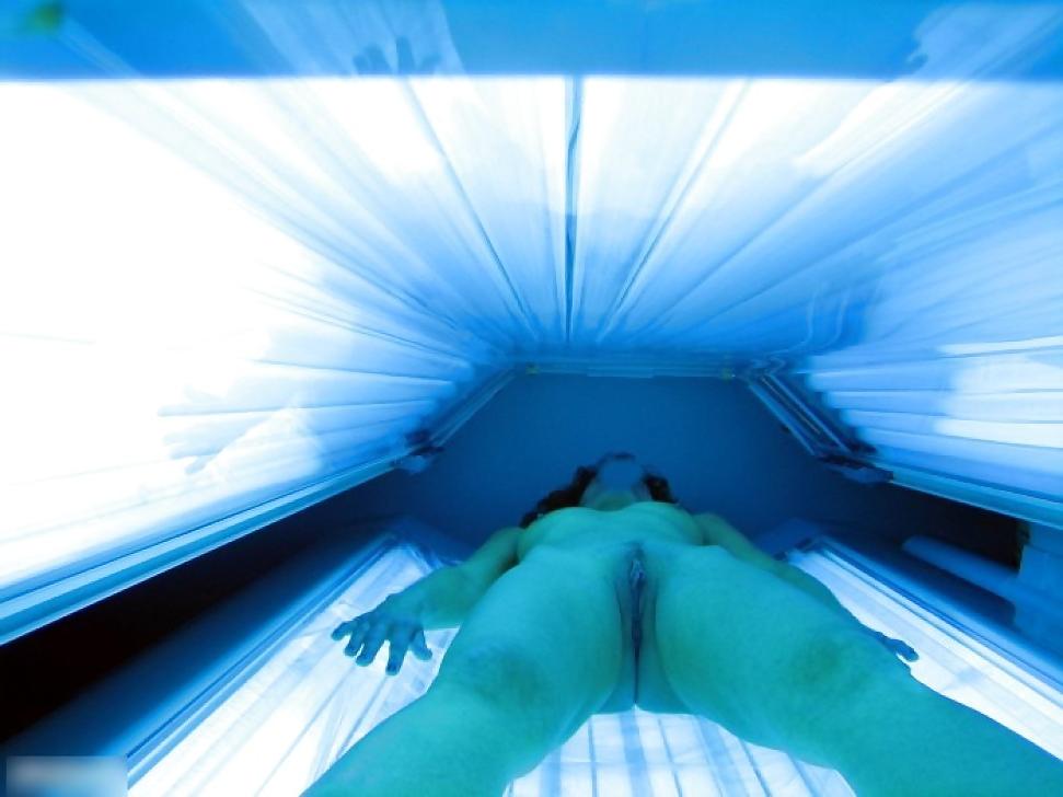 22P Solarium babe's