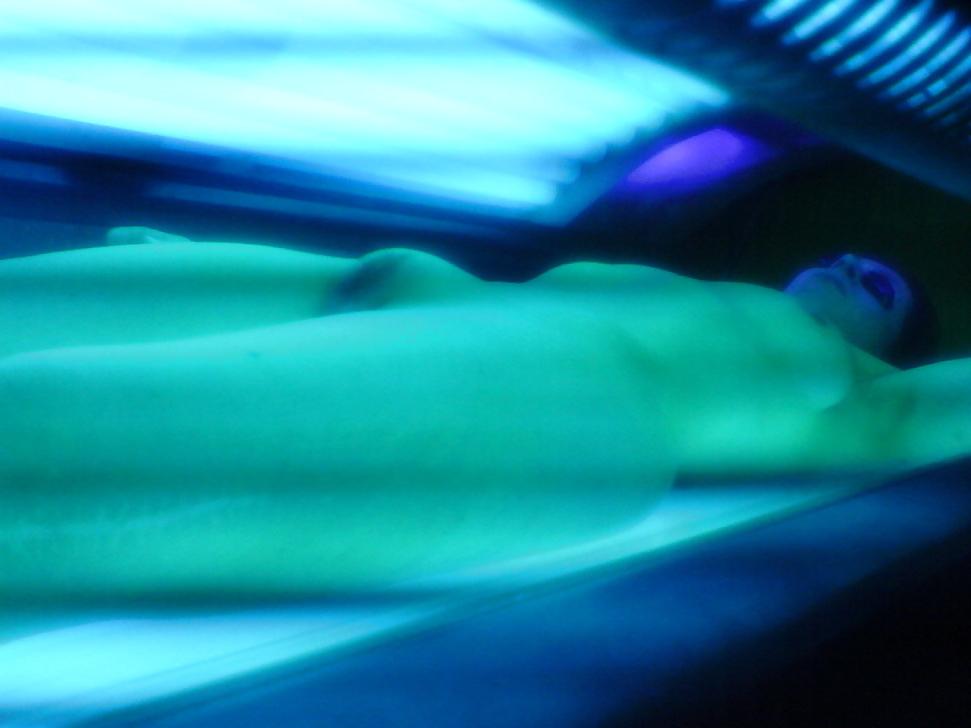 22P Solarium babe's
