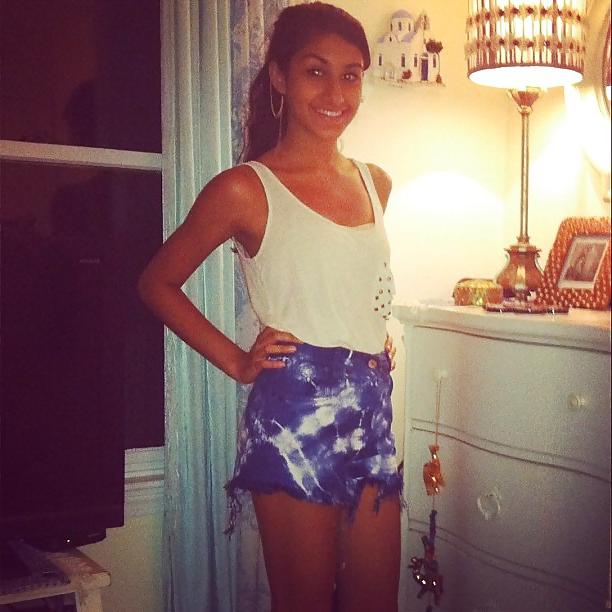 7P Young indian virgin