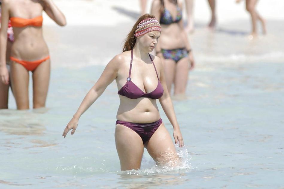 14P Two Sexy Spanish Ministers in Bikini