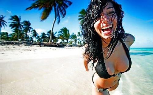 25P Babes in Bikinis