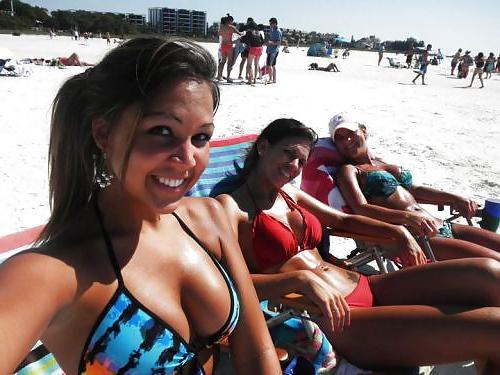 25P Babes in Bikinis