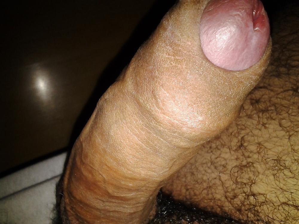 11P Uncut cock closeup