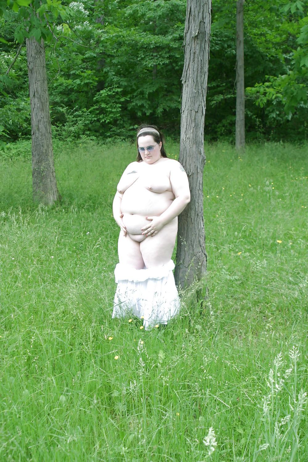 25P Kaylee in tall grass