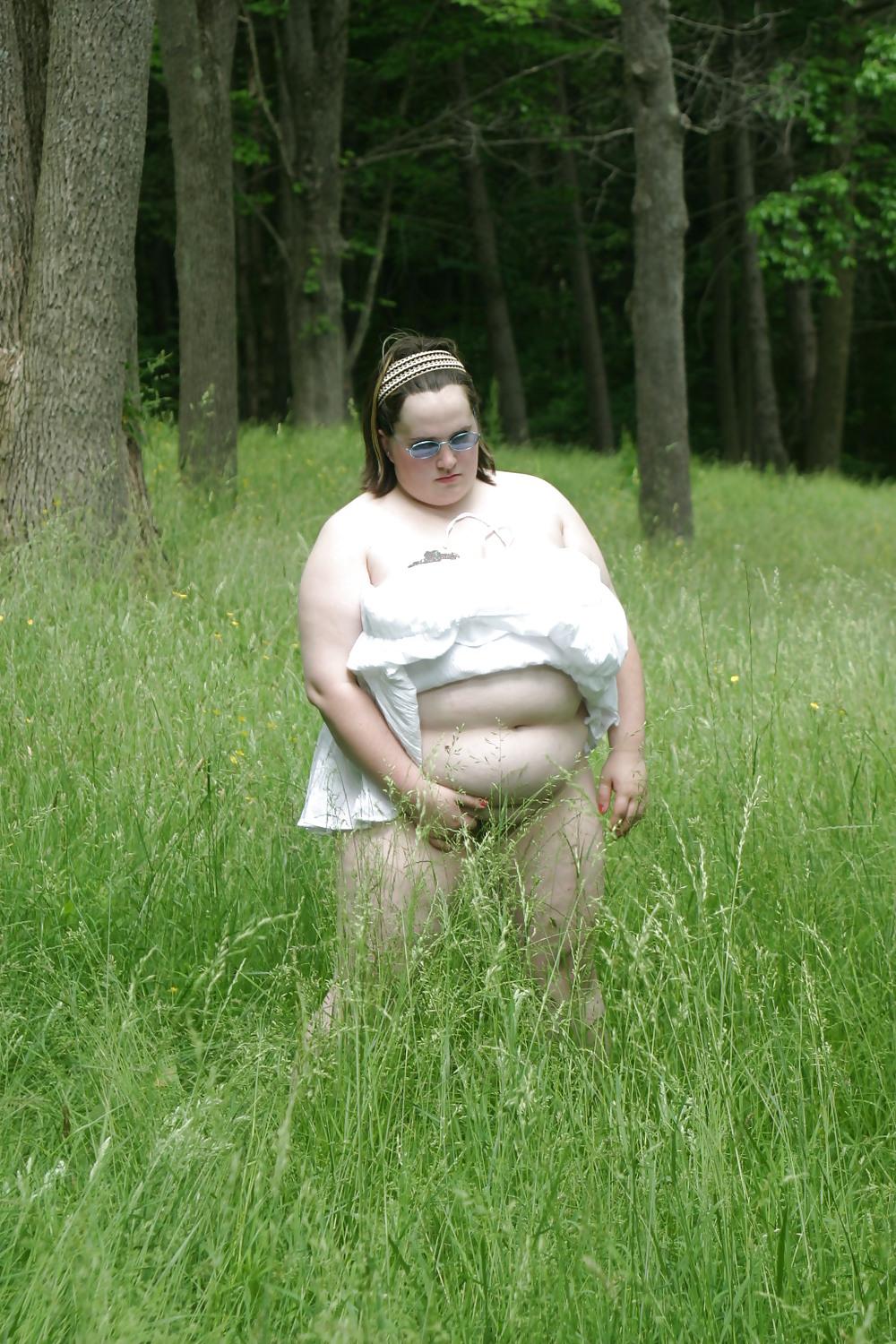 25P Kaylee in tall grass