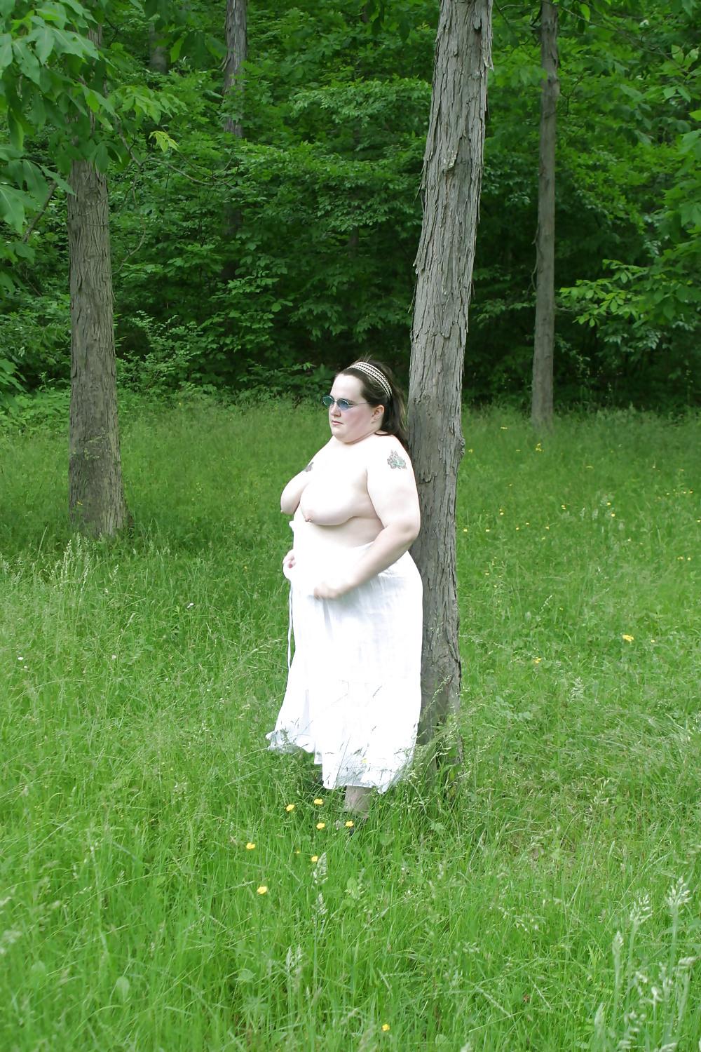 25P Kaylee in tall grass