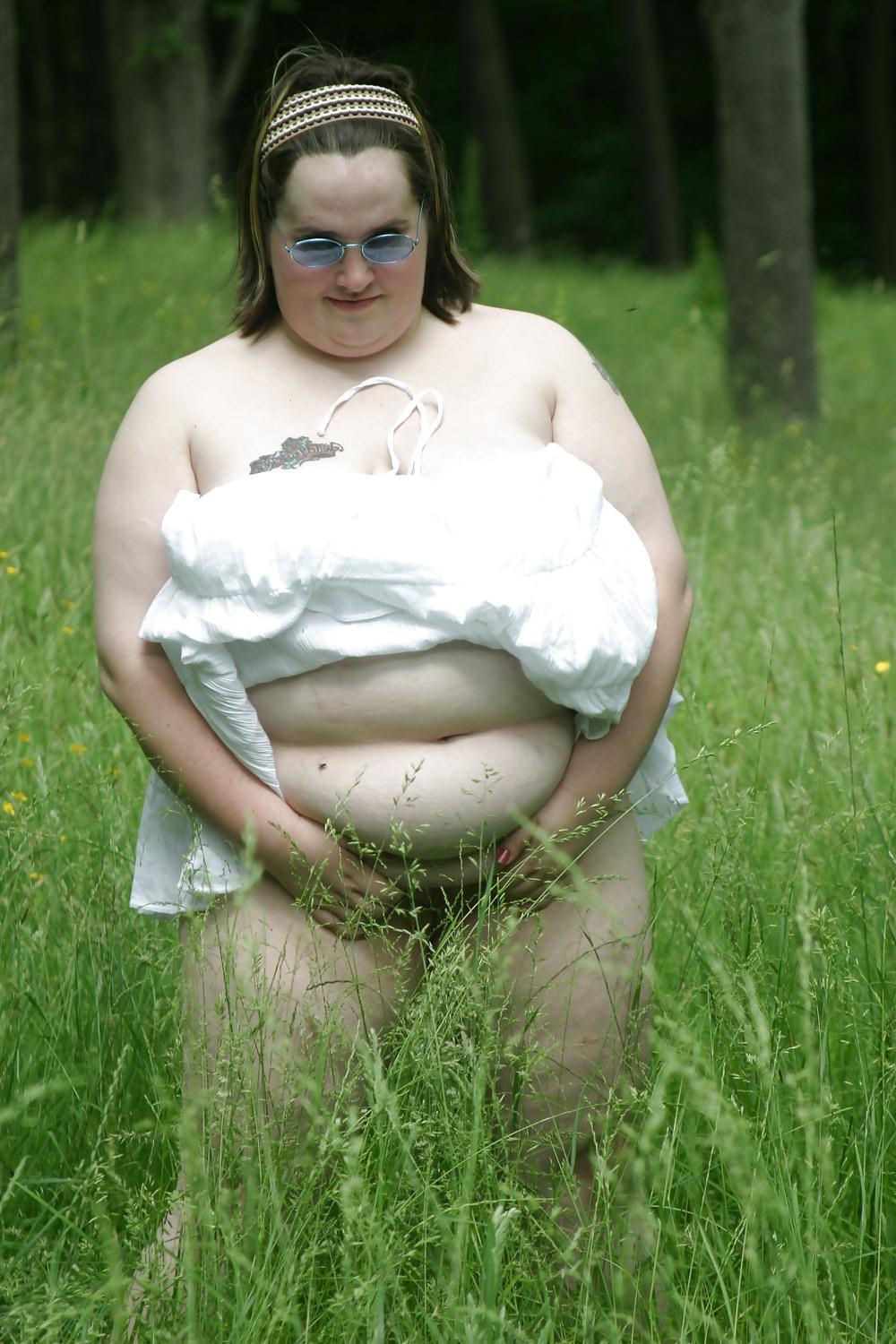 25P Kaylee in tall grass