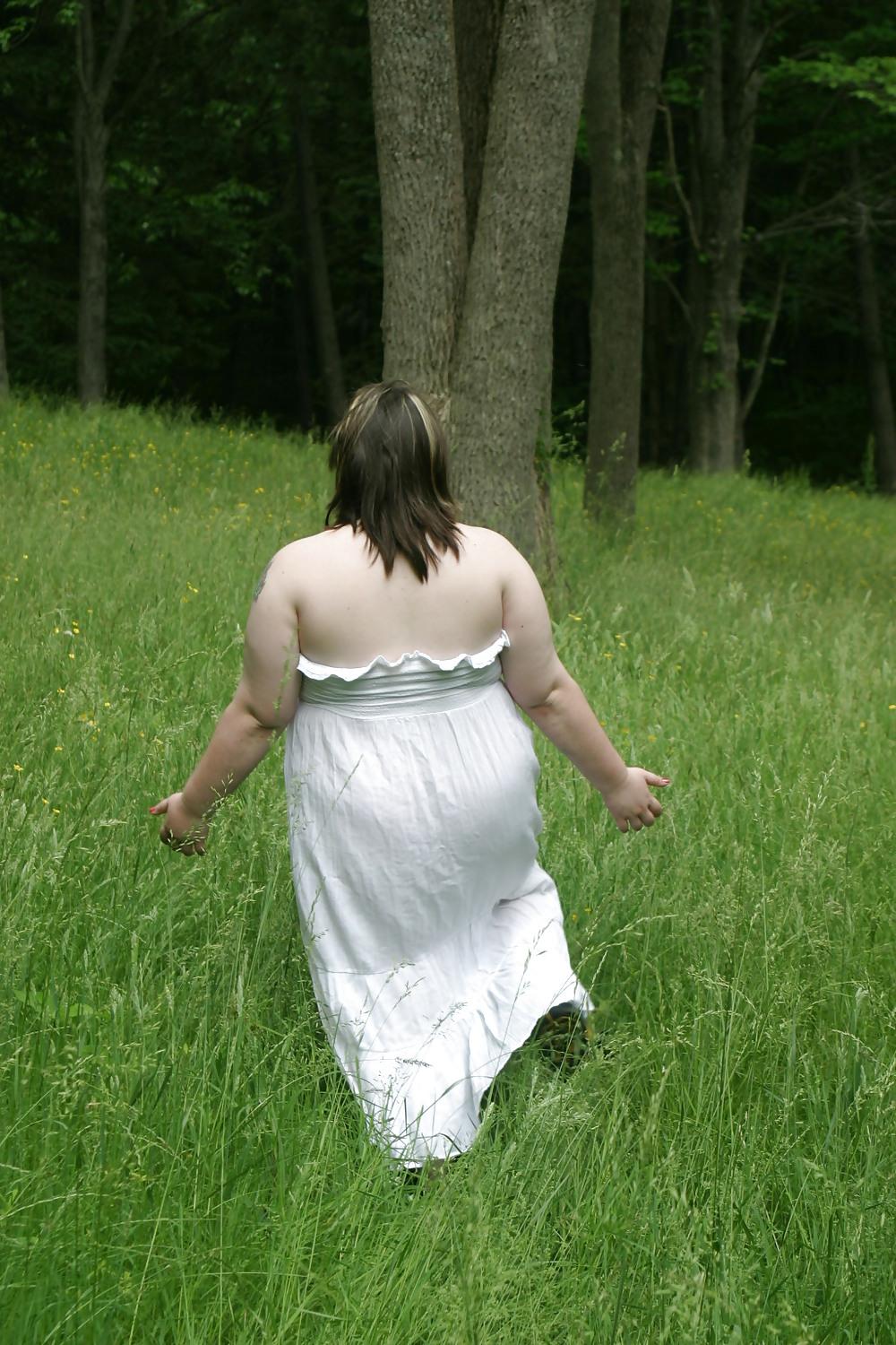 25P Kaylee in tall grass