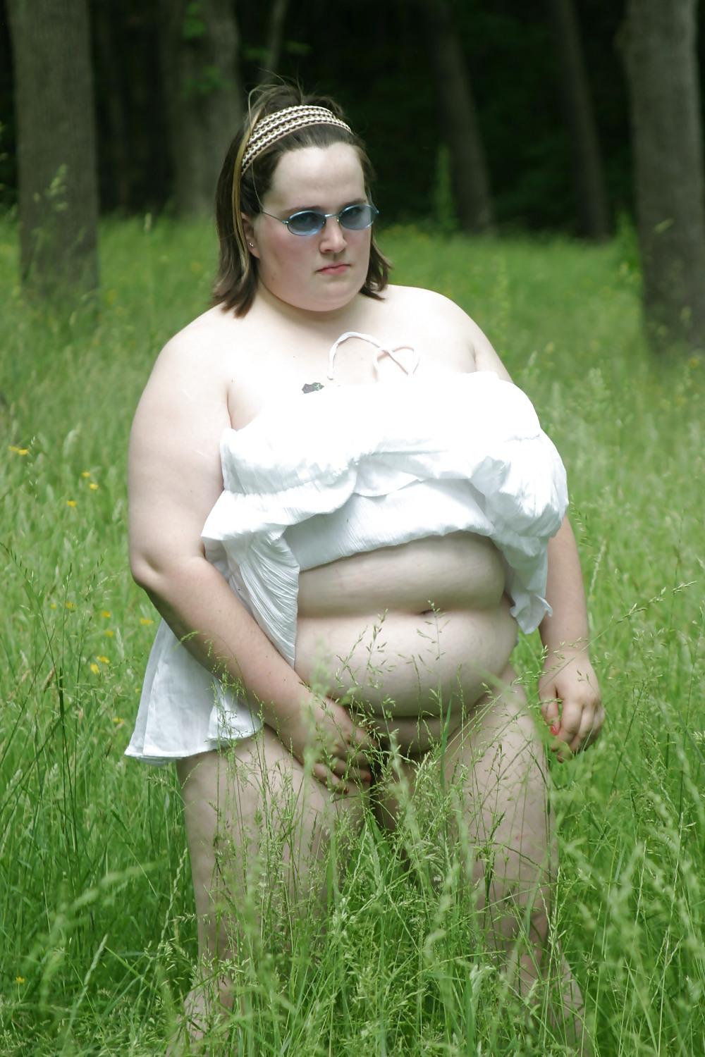 25P Kaylee in tall grass