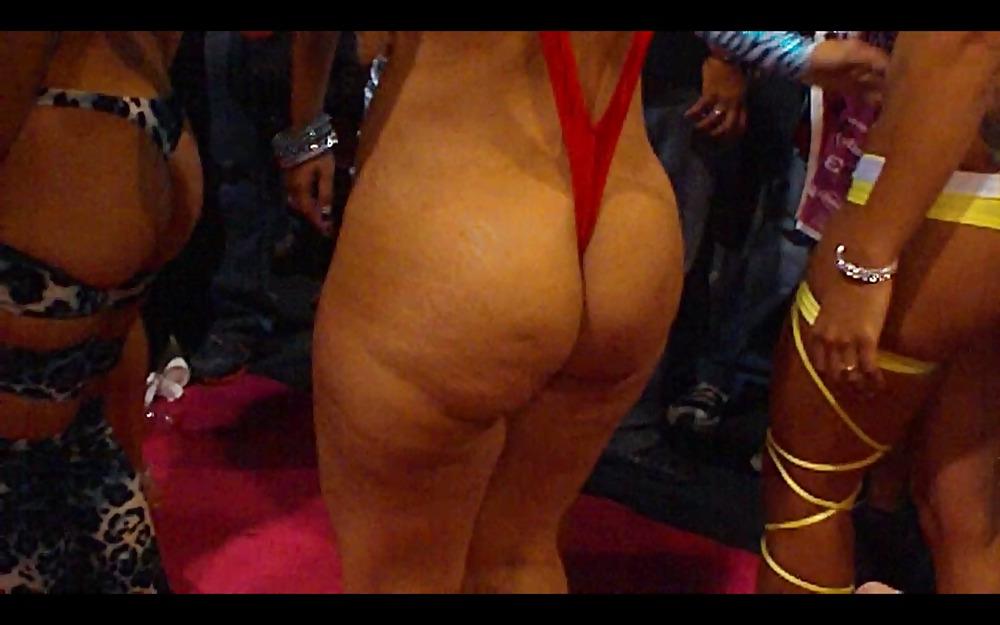 17P Big BOOTYs caught from BEHIND! Voyeur ASS street