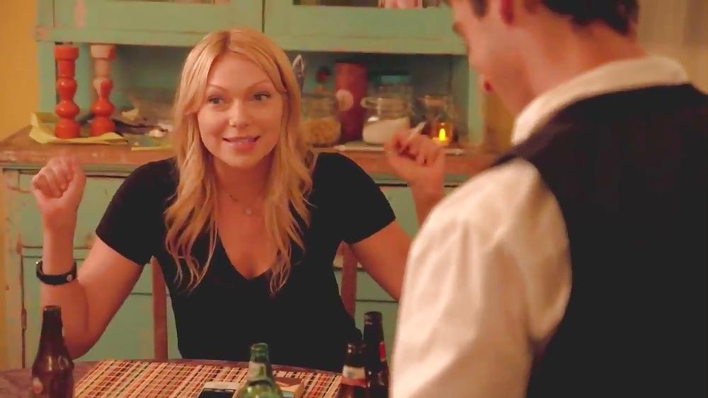 25P Laura Prepon Smoking