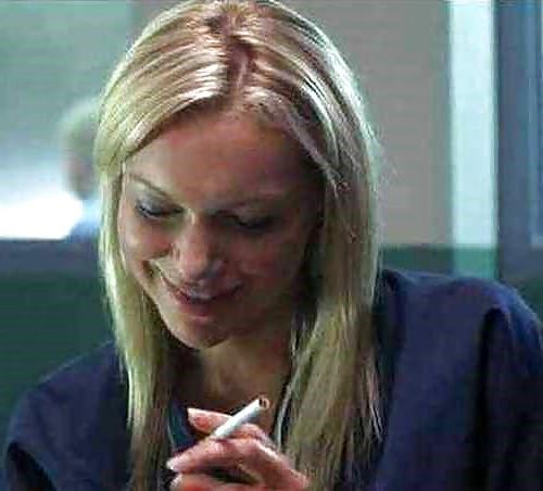 25P Laura Prepon Smoking