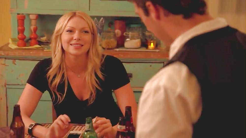 25P Laura Prepon Smoking