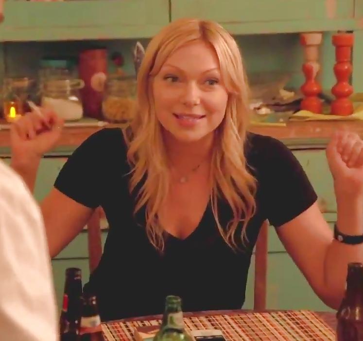25P Laura Prepon Smoking