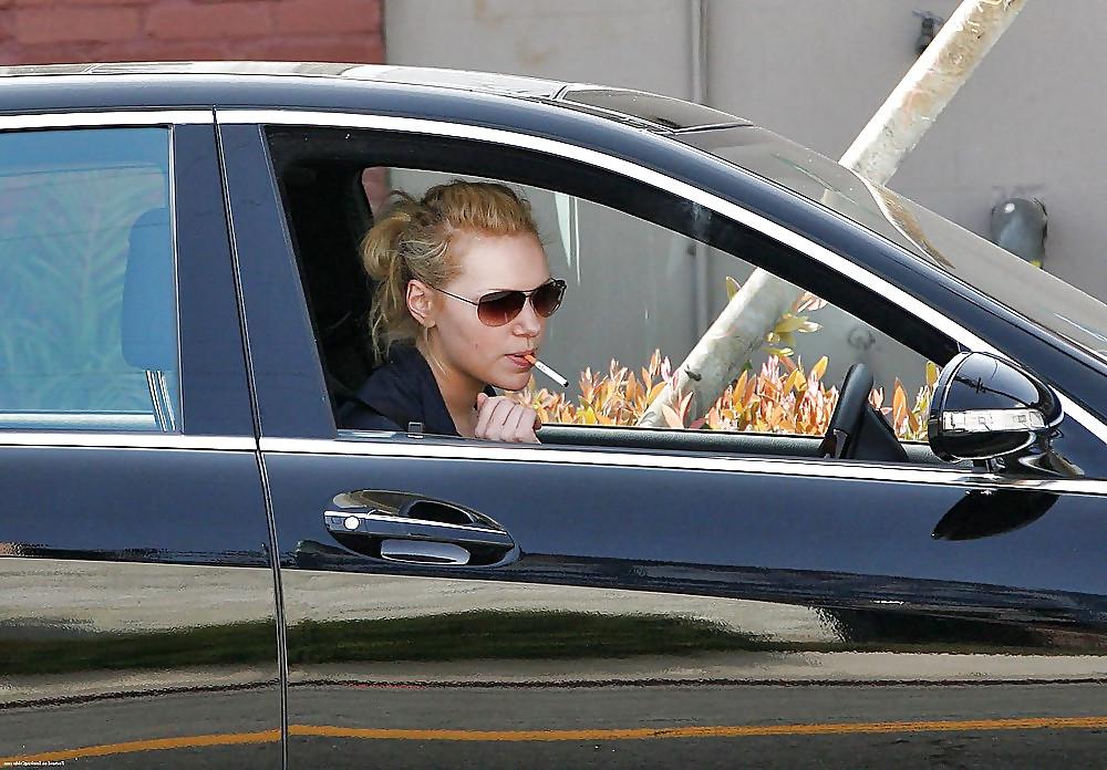 25P Laura Prepon Smoking