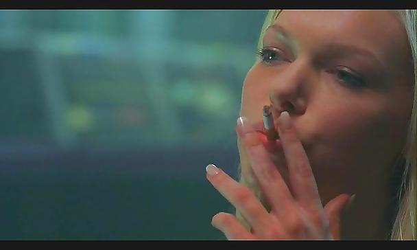 25P Laura Prepon Smoking