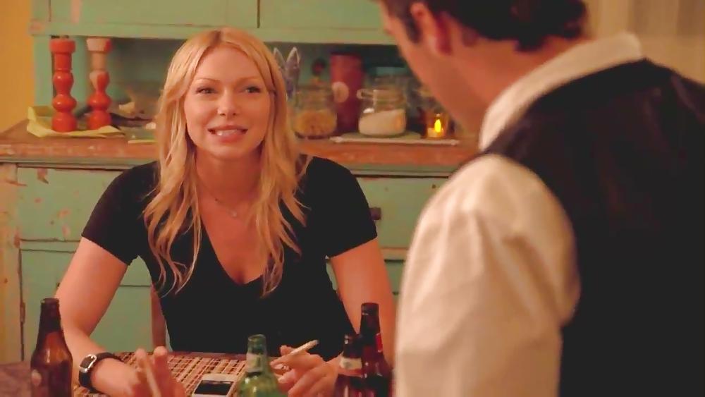 25P Laura Prepon Smoking