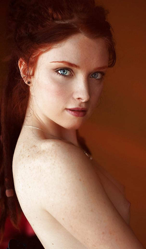 25P Redhead babes!