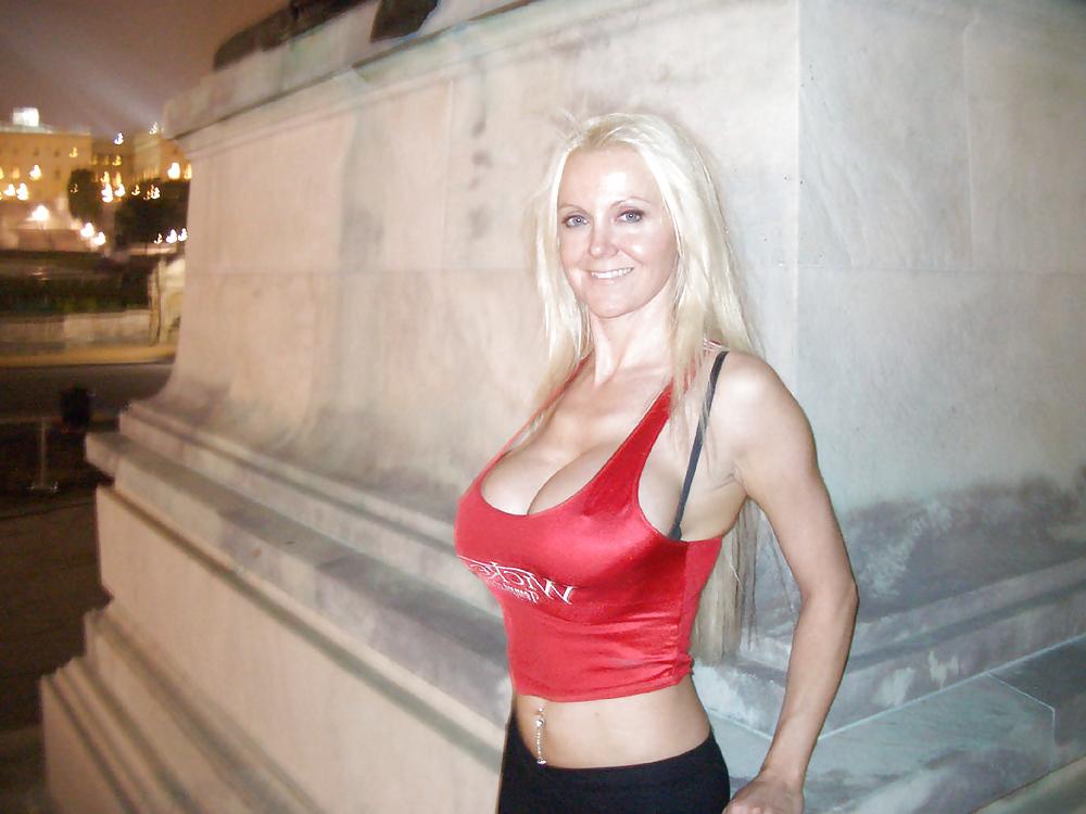 25P Lori: Flashing Fake Tit MILF