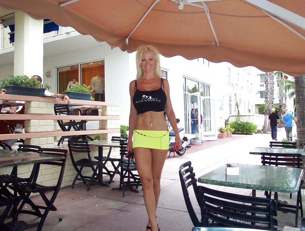 25P Lori: Flashing Fake Tit MILF